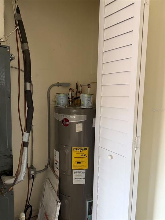 For Sale: $142,500 (1 beds, 1 baths, 690 Square Feet)