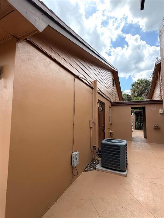 For Sale: $142,500 (1 beds, 1 baths, 690 Square Feet)