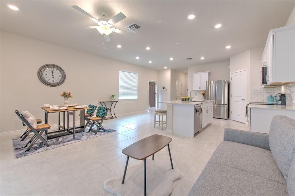 For Sale: $349,900 (3 beds, 2 baths, 1818 Square Feet)