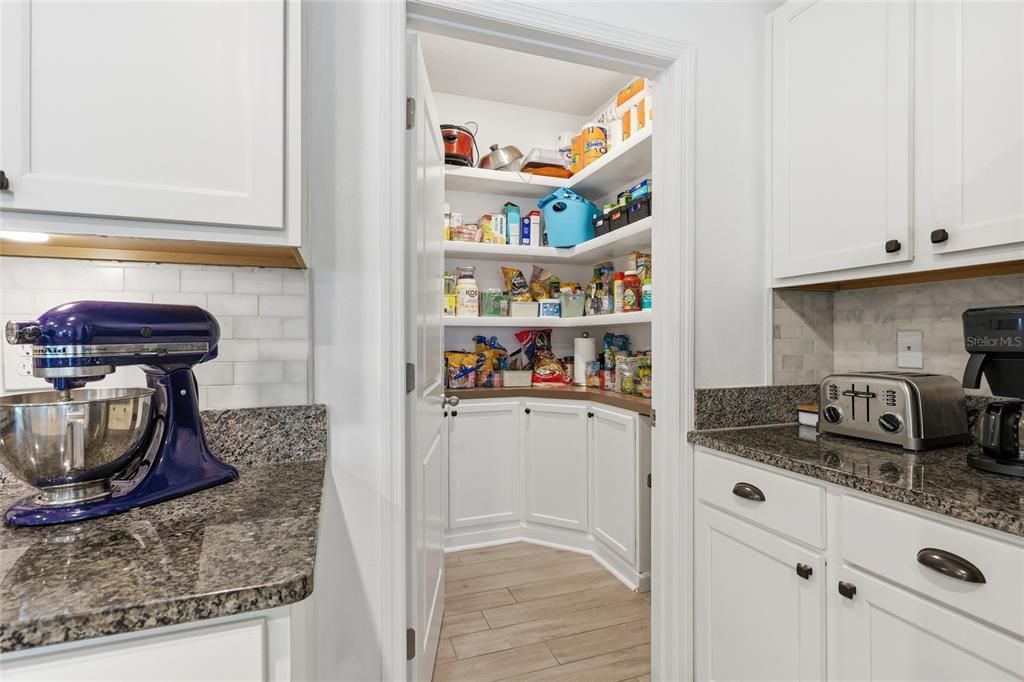For Sale: $409,900 (5 beds, 3 baths, 2460 Square Feet)