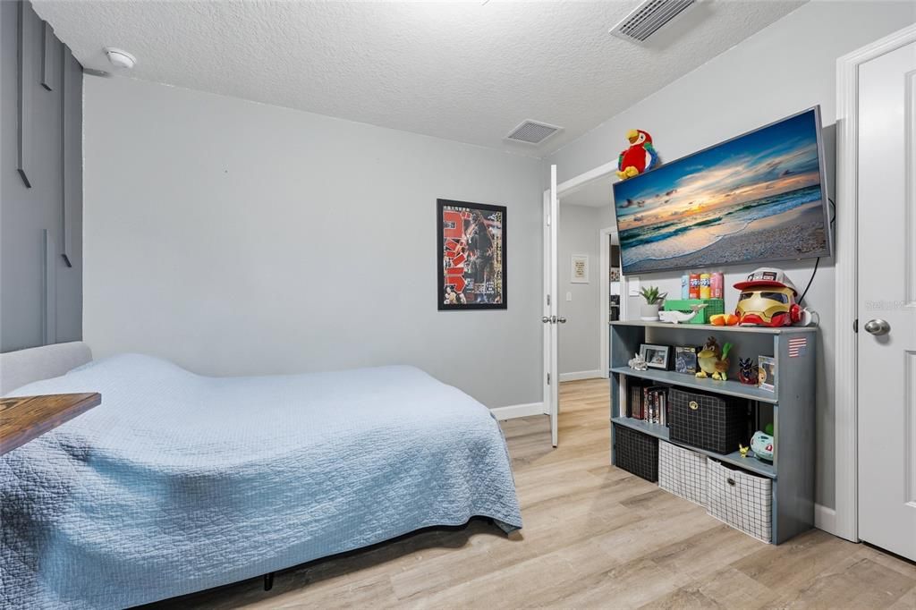 For Sale: $409,900 (5 beds, 3 baths, 2460 Square Feet)