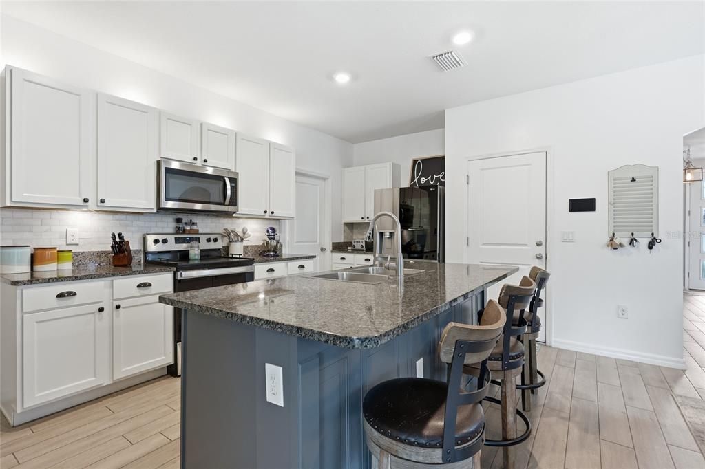 For Sale: $409,900 (5 beds, 3 baths, 2460 Square Feet)