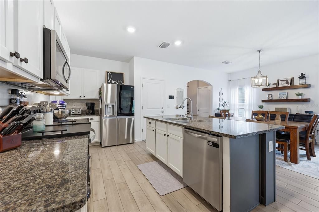 For Sale: $409,900 (5 beds, 3 baths, 2460 Square Feet)