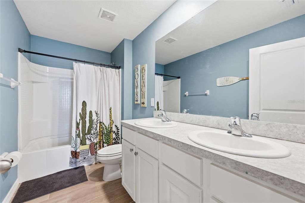 For Sale: $409,900 (5 beds, 3 baths, 2460 Square Feet)