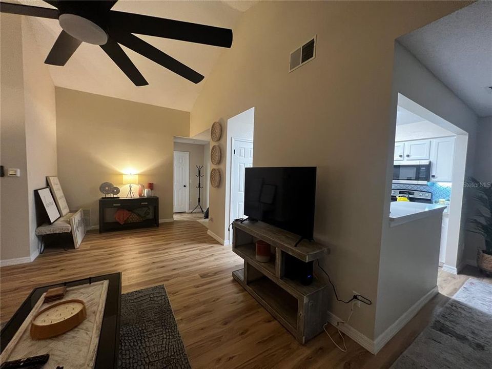For Sale: $279,900 (3 beds, 2 baths, 1457 Square Feet)