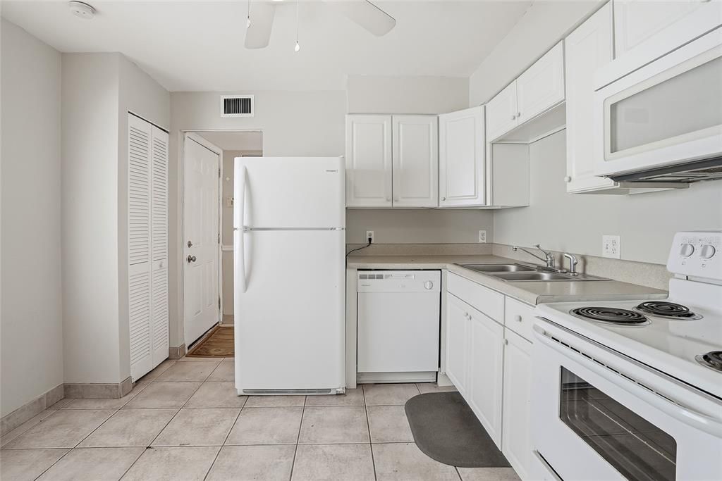 En Venta: $325,000 (2 camas, 1 baños, 1074 Pies cuadrados)