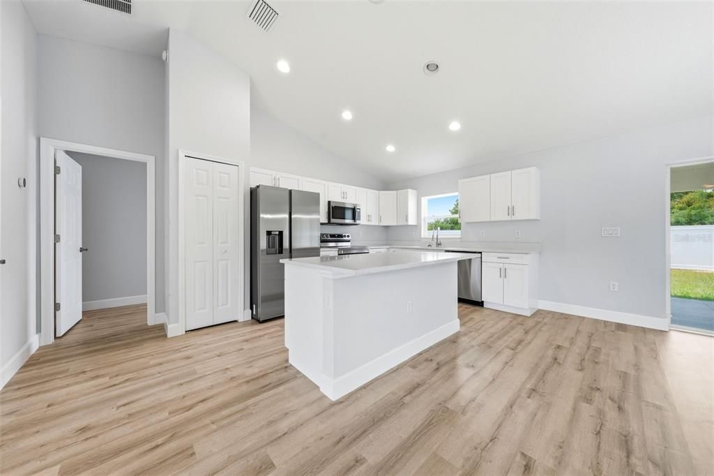 For Sale: $279,900 (4 beds, 2 baths, 1625 Square Feet)