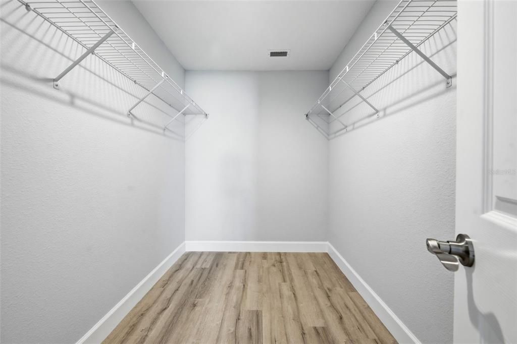 For Sale: $279,900 (4 beds, 2 baths, 1625 Square Feet)