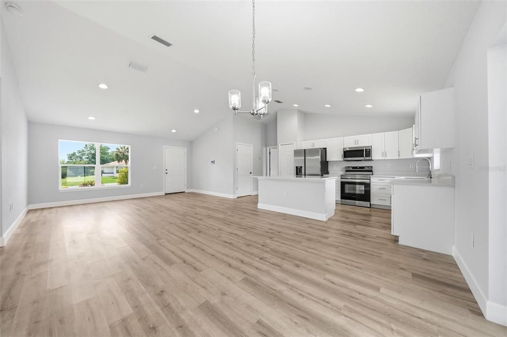For Sale: $279,900 (4 beds, 2 baths, 1625 Square Feet)