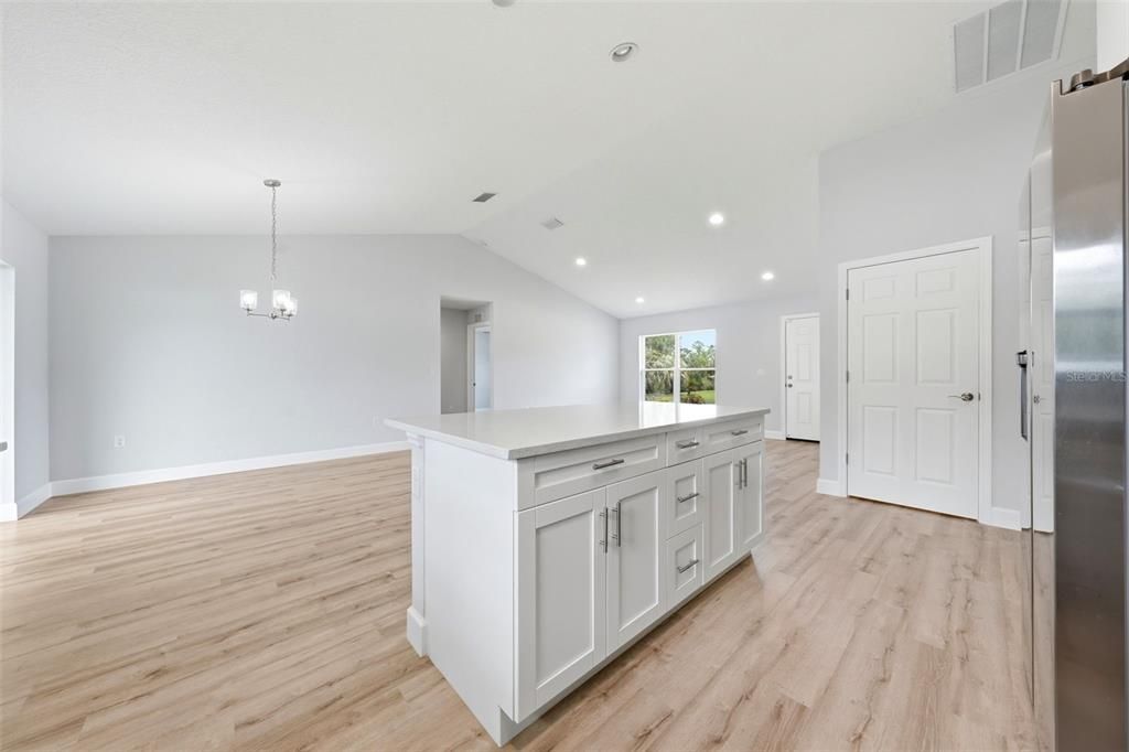 For Sale: $279,900 (4 beds, 2 baths, 1625 Square Feet)