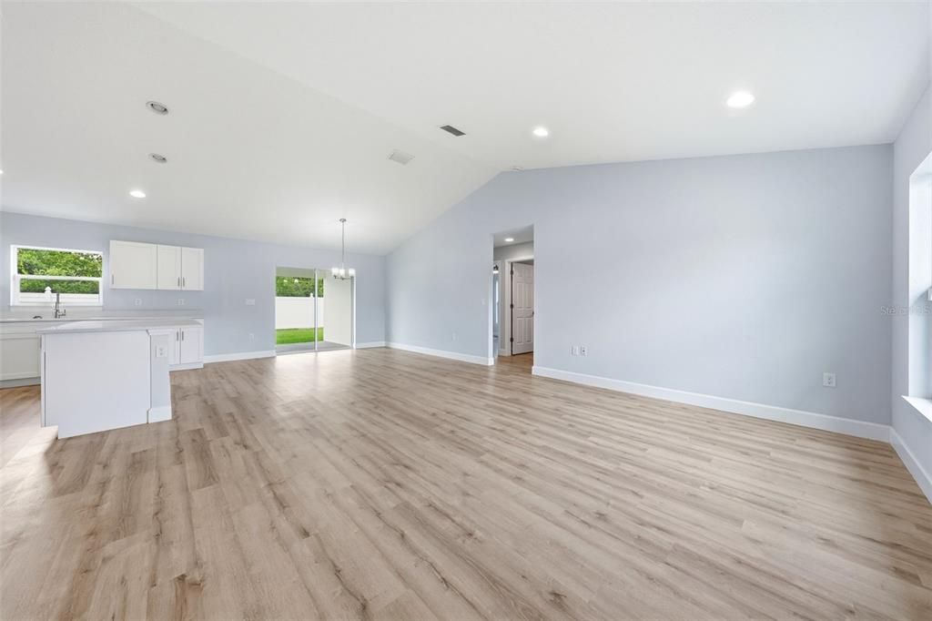 For Sale: $279,900 (4 beds, 2 baths, 1625 Square Feet)