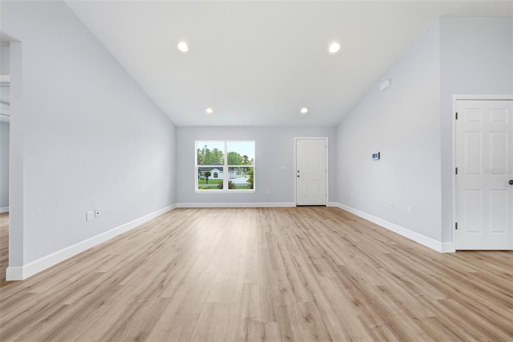 For Sale: $279,900 (4 beds, 2 baths, 1625 Square Feet)