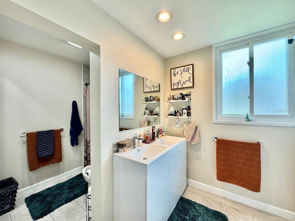 В аренду: $4,800 (4 спален, 3 ванн, 2307 Квадратных фут)