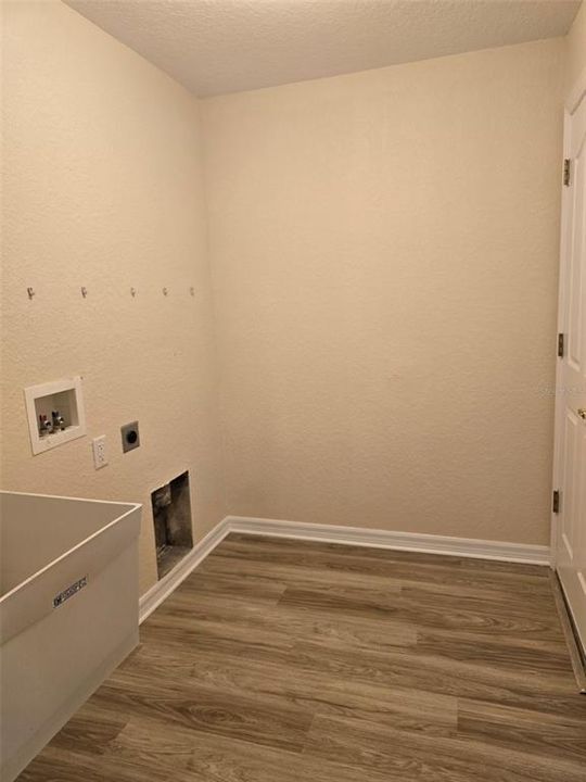 En Venta: $309,900 (4 camas, 2 baños, 2163 Pies cuadrados)