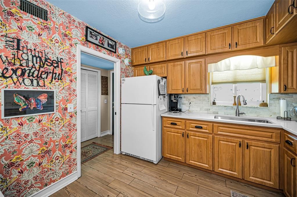 На продажу: $209,900 (2 спален, 2 ванн, 1400 Квадратных фут)