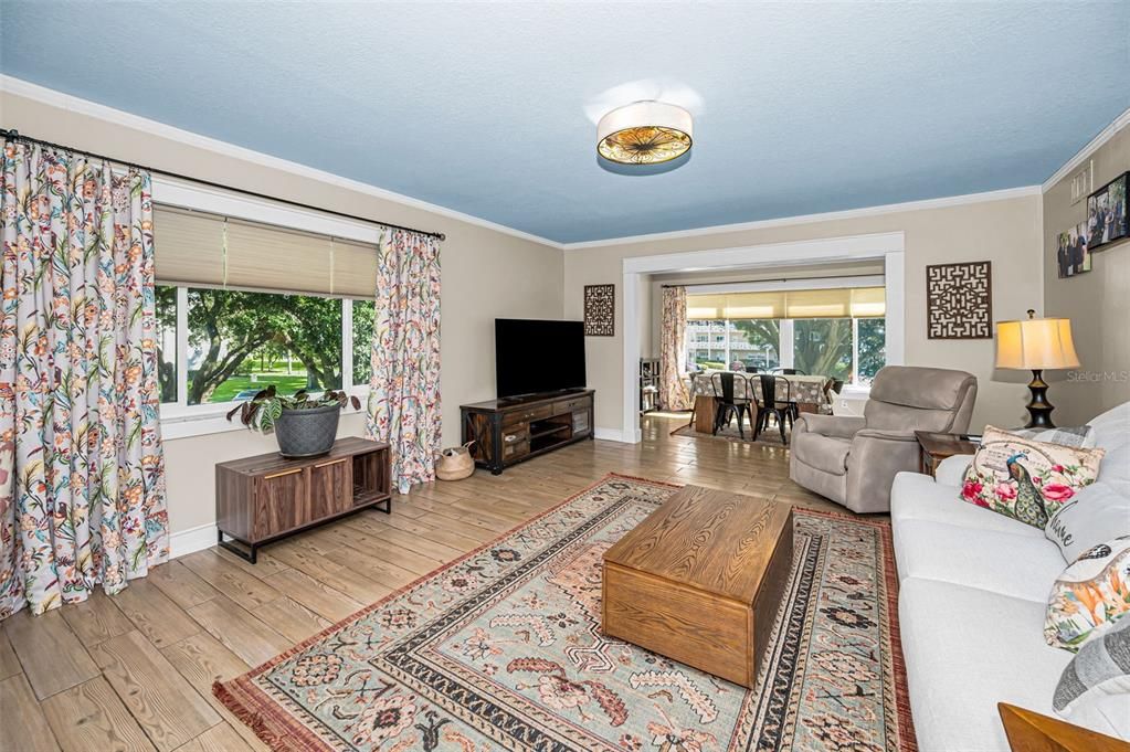 На продажу: $209,900 (2 спален, 2 ванн, 1400 Квадратных фут)