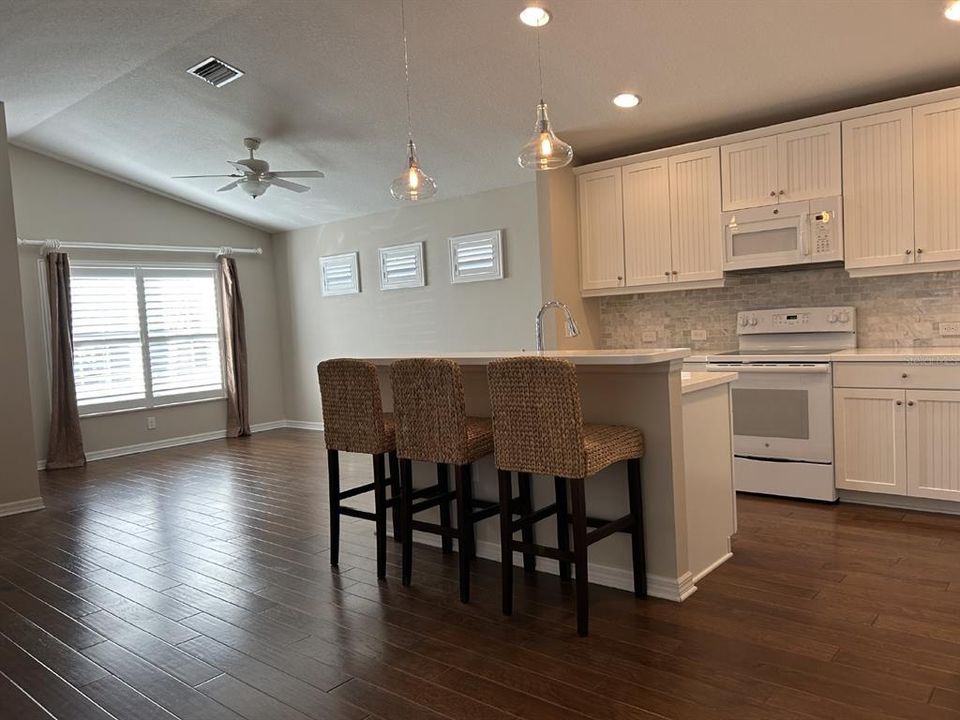 For Rent: $2,500 (2 beds, 2 baths, 1255 Square Feet)