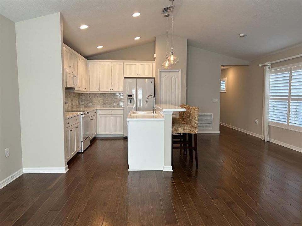 For Rent: $2,500 (2 beds, 2 baths, 1255 Square Feet)