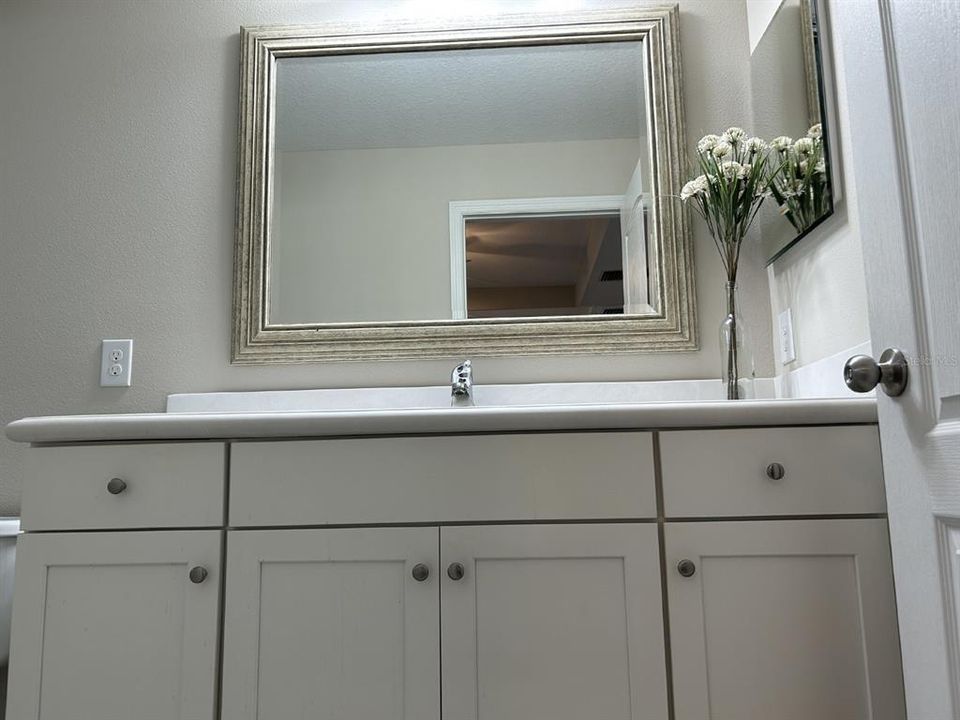 For Rent: $2,500 (2 beds, 2 baths, 1255 Square Feet)