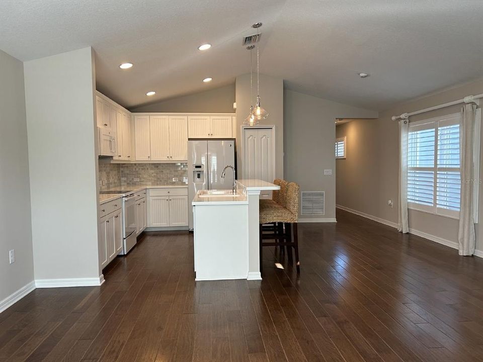 For Rent: $2,500 (2 beds, 2 baths, 1255 Square Feet)