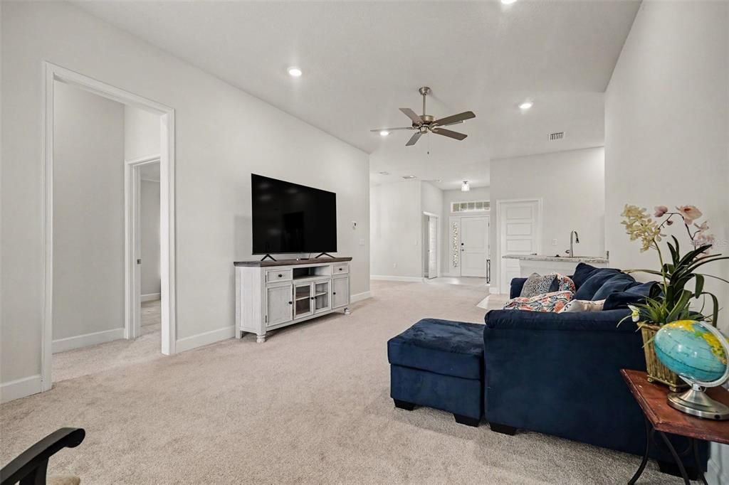 For Sale: $360,000 (4 beds, 2 baths, 1820 Square Feet)