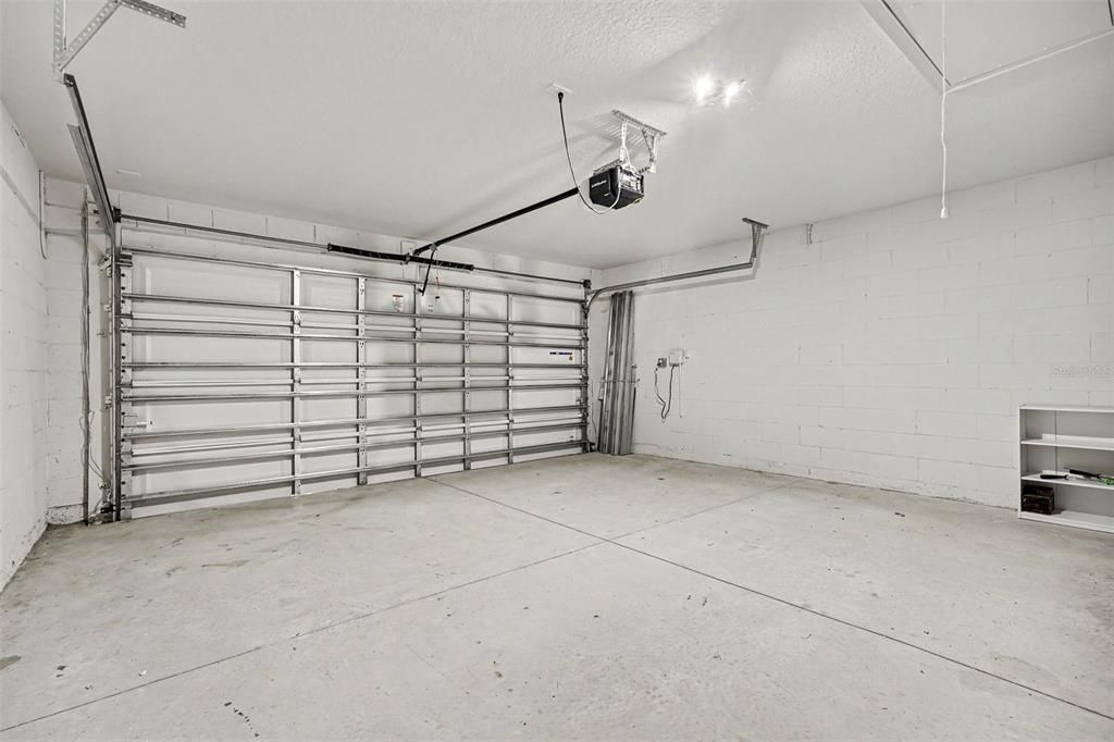 For Sale: $360,000 (4 beds, 2 baths, 1820 Square Feet)