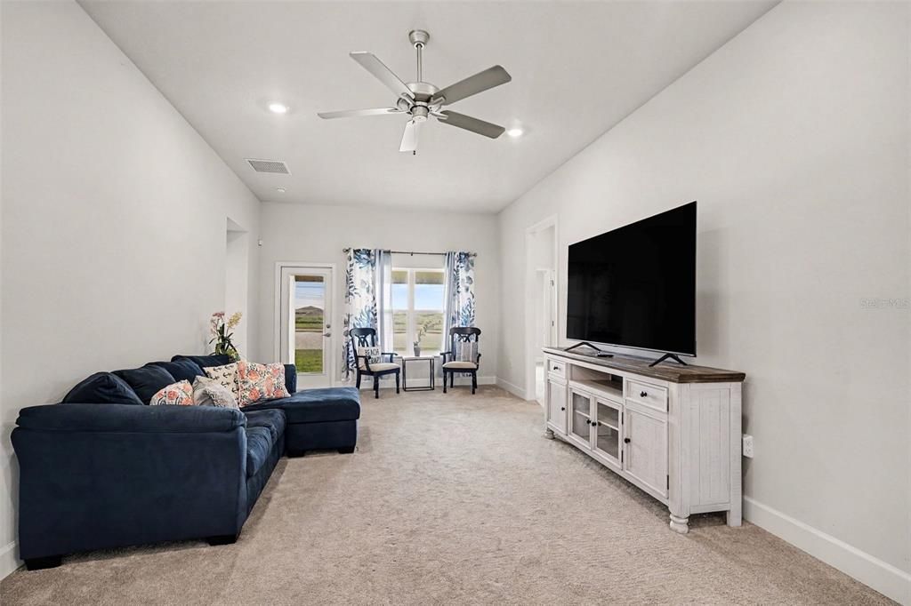 For Sale: $360,000 (4 beds, 2 baths, 1820 Square Feet)