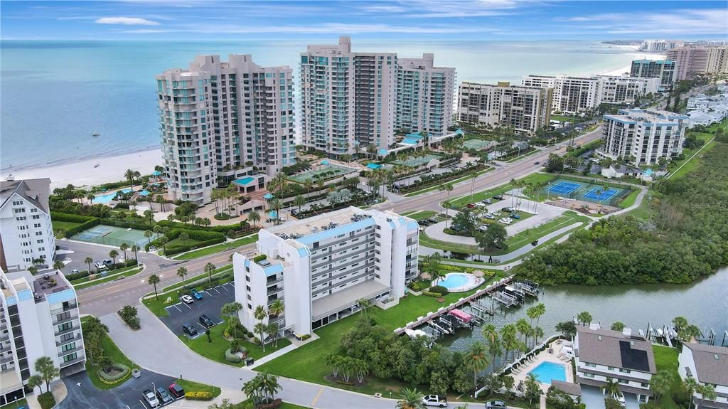 For Sale: $599,900 (2 beds, 2 baths, 1363 Square Feet)