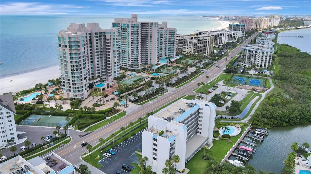 For Sale: $599,900 (2 beds, 2 baths, 1363 Square Feet)