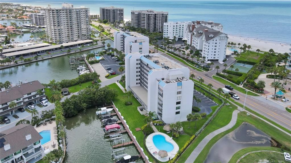 For Sale: $599,900 (2 beds, 2 baths, 1363 Square Feet)