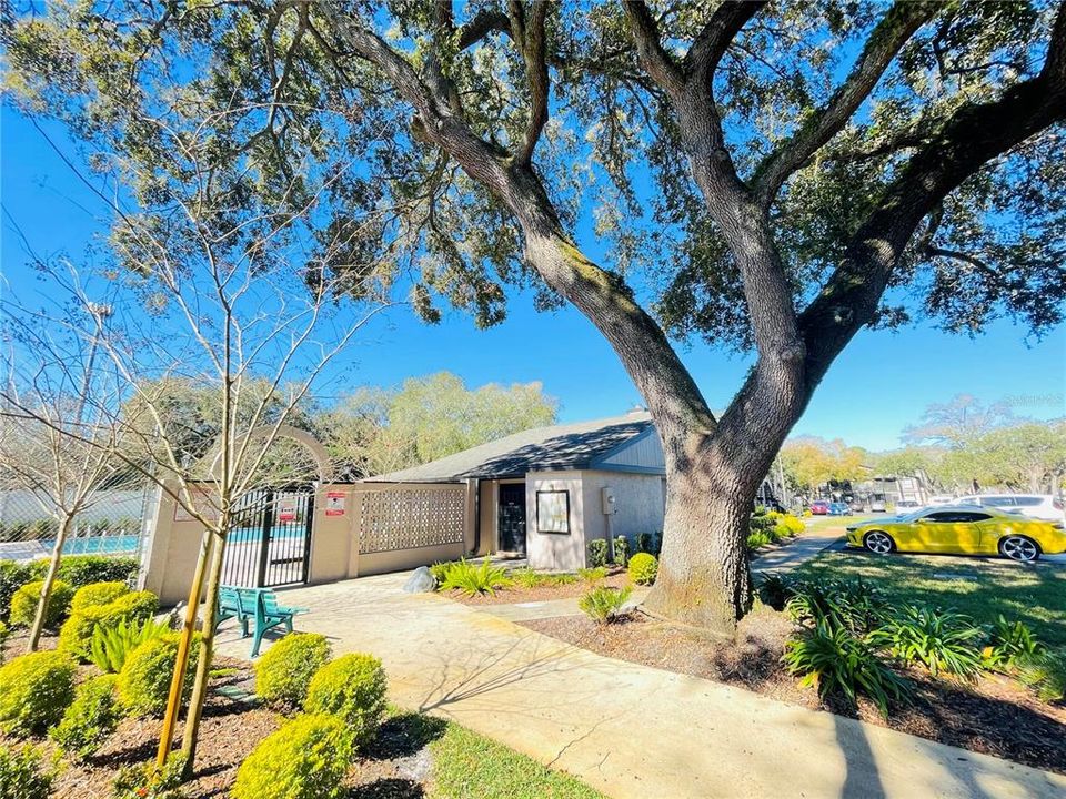 For Sale: $153,000 (2 beds, 2 baths, 912 Square Feet)