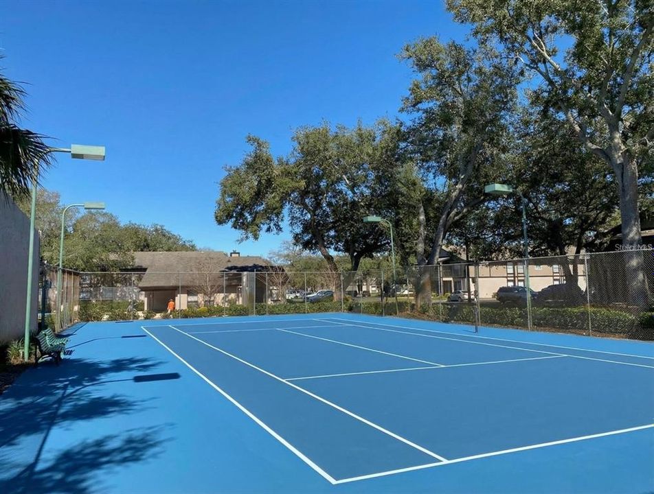 For Sale: $153,000 (2 beds, 2 baths, 912 Square Feet)