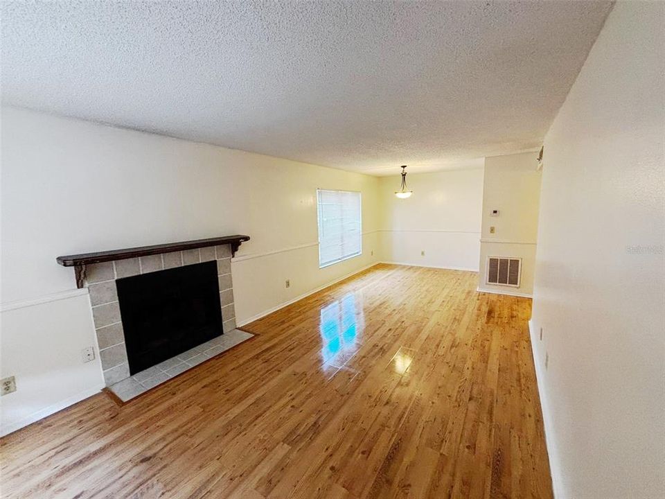 For Sale: $153,000 (2 beds, 2 baths, 912 Square Feet)