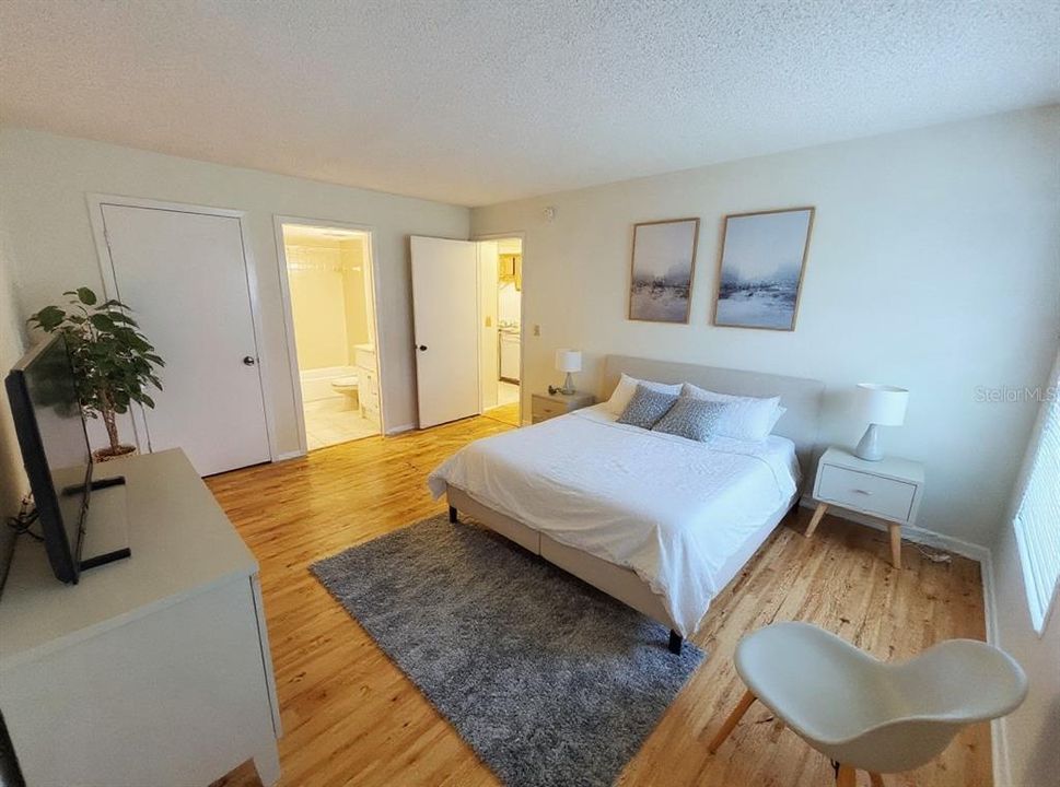 For Sale: $153,000 (2 beds, 2 baths, 912 Square Feet)