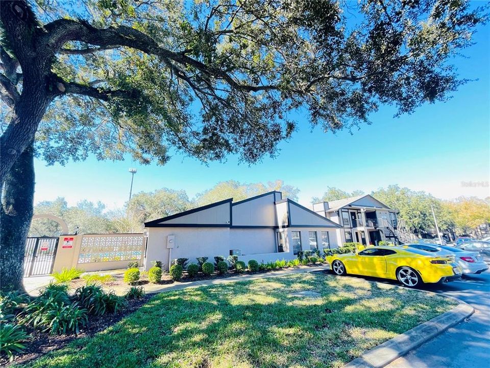 For Sale: $153,000 (2 beds, 2 baths, 912 Square Feet)