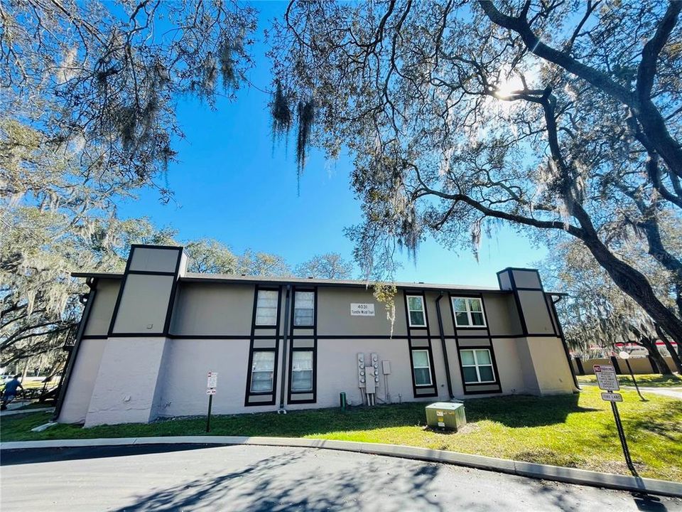 For Sale: $153,000 (2 beds, 2 baths, 912 Square Feet)