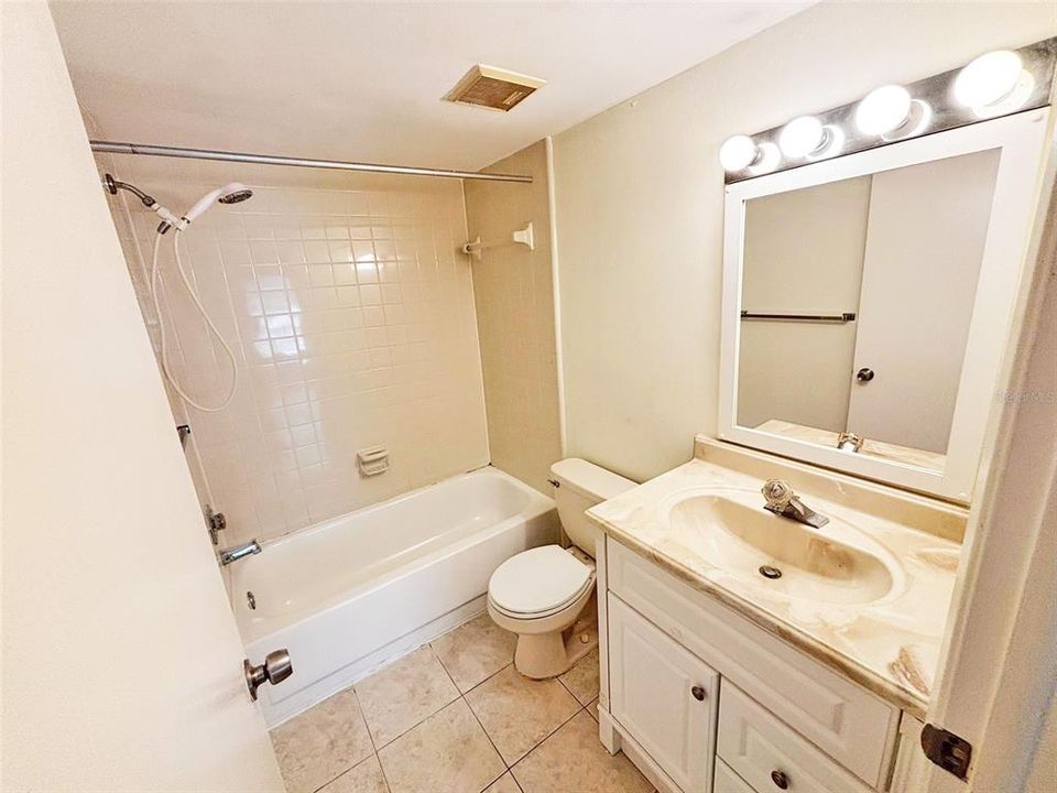 For Sale: $153,000 (2 beds, 2 baths, 912 Square Feet)