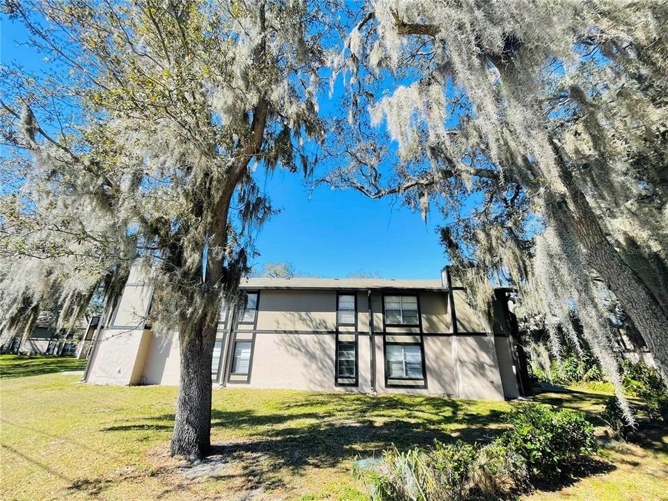 For Sale: $153,000 (2 beds, 2 baths, 912 Square Feet)