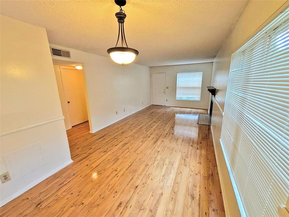 For Sale: $153,000 (2 beds, 2 baths, 912 Square Feet)
