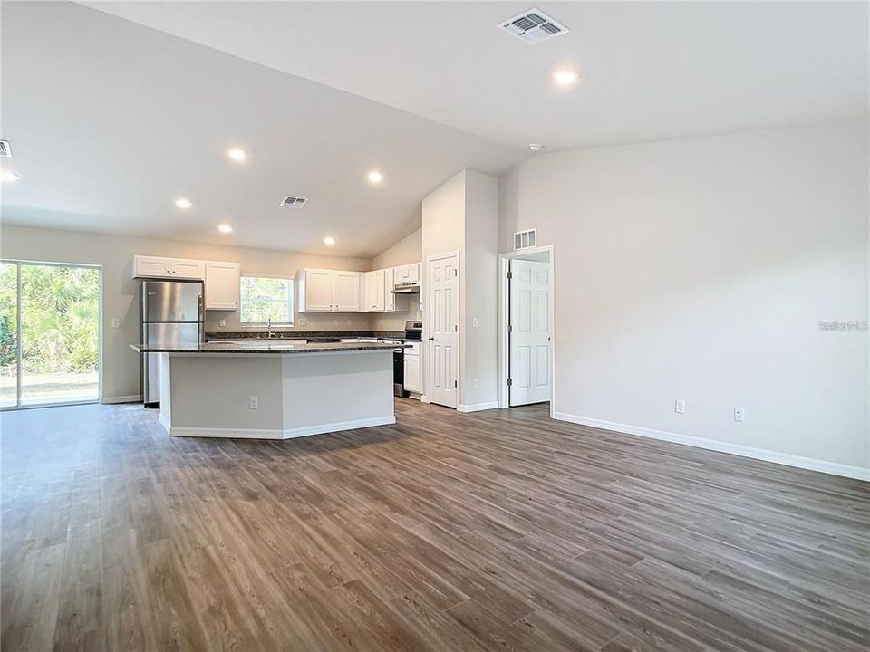 For Sale: $309,900 (4 beds, 2 baths, 1617 Square Feet)