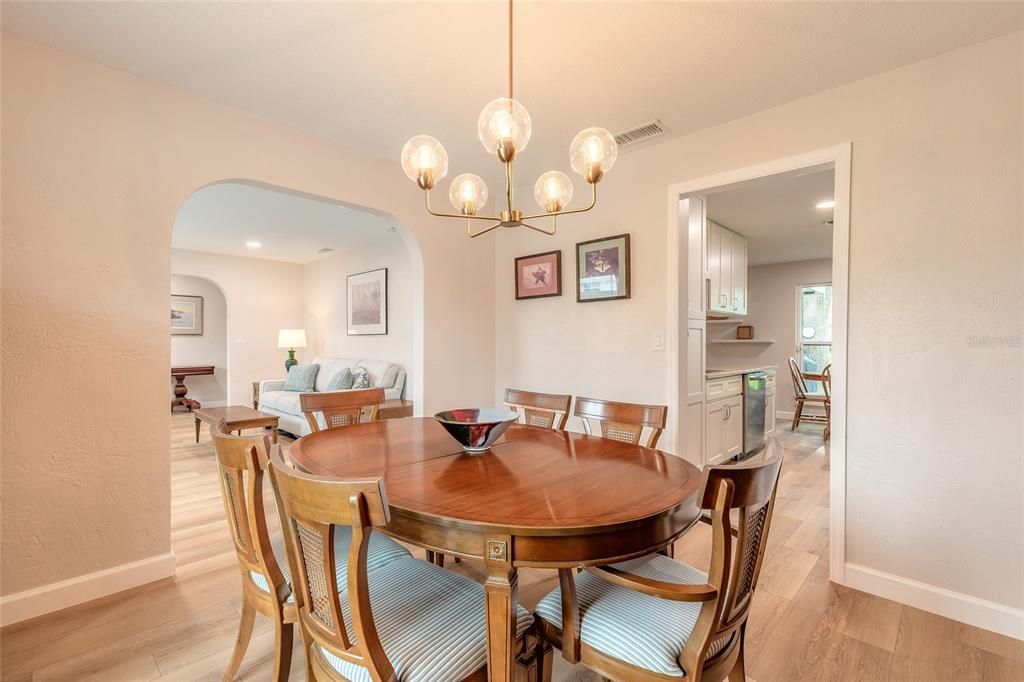На продажу: $425,000 (3 спален, 2 ванн, 1713 Квадратных фут)