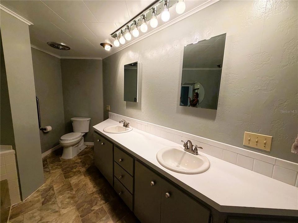 For Sale: $199,500 (2 beds, 2 baths, 1532 Square Feet)