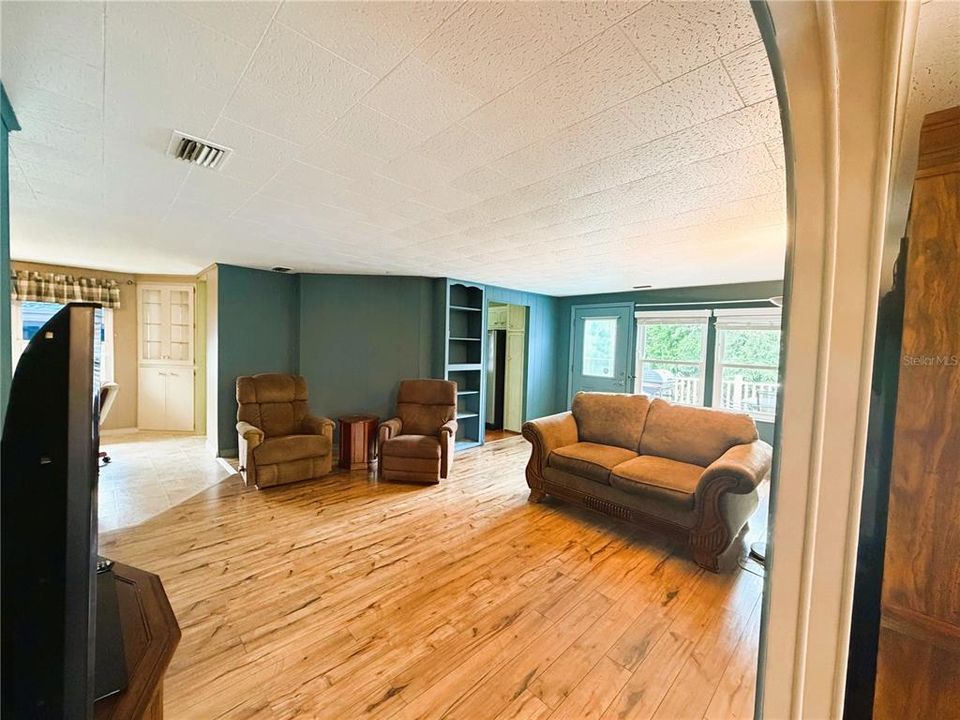 For Sale: $199,500 (2 beds, 2 baths, 1532 Square Feet)