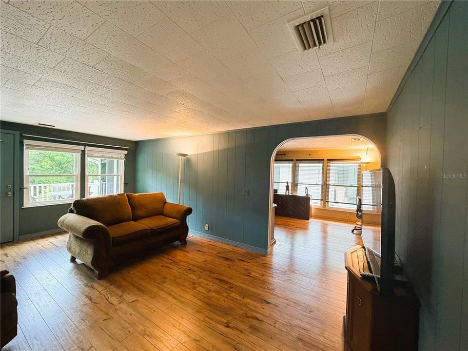 For Sale: $199,500 (2 beds, 2 baths, 1532 Square Feet)