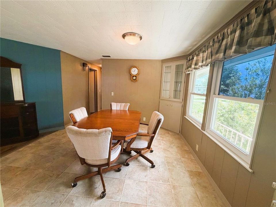 For Sale: $199,500 (2 beds, 2 baths, 1532 Square Feet)