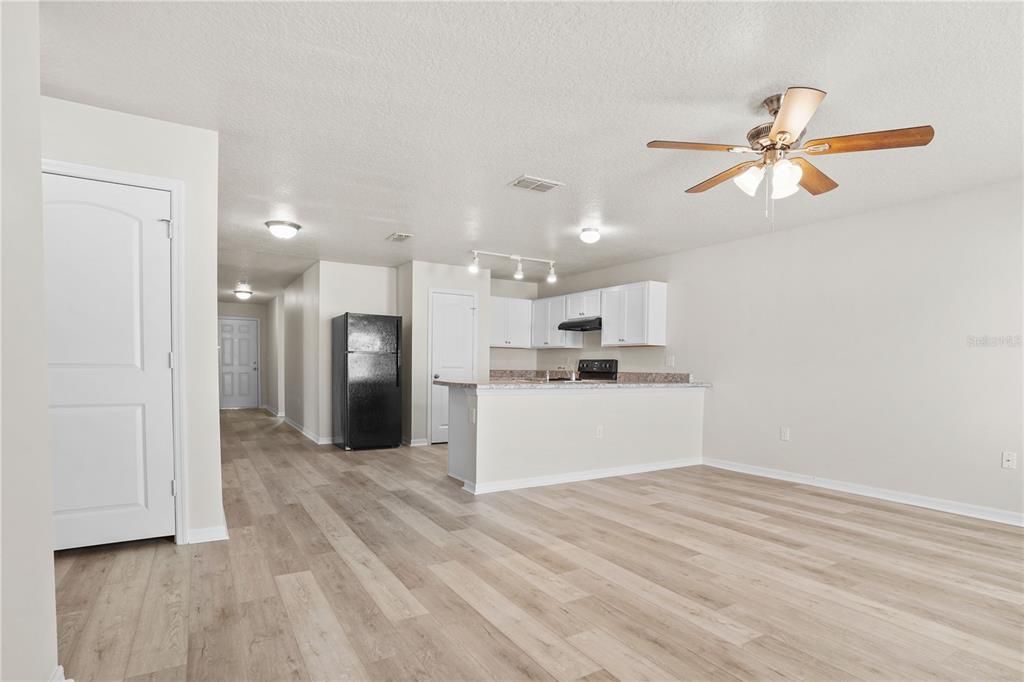 For Sale: $265,000 (4 beds, 2 baths, 1414 Square Feet)
