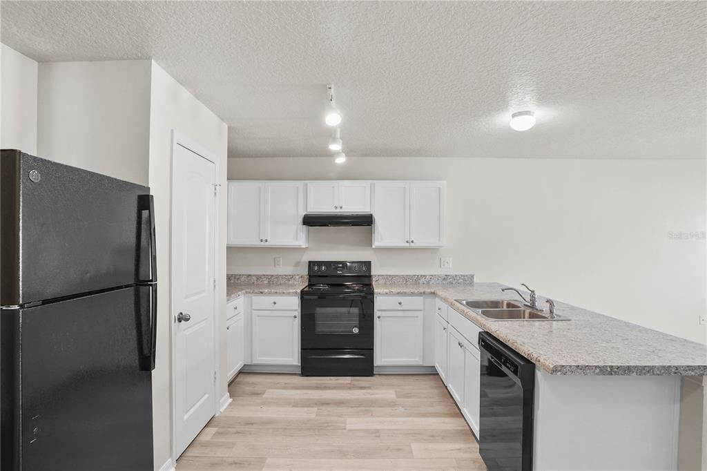 For Sale: $265,000 (4 beds, 2 baths, 1414 Square Feet)