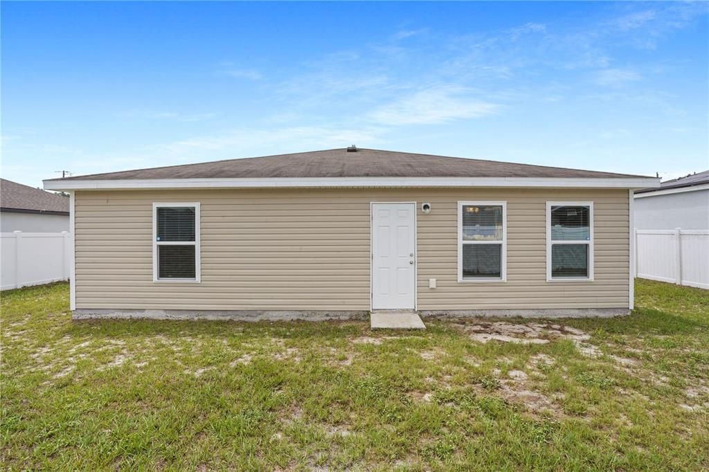 For Sale: $265,000 (4 beds, 2 baths, 1414 Square Feet)