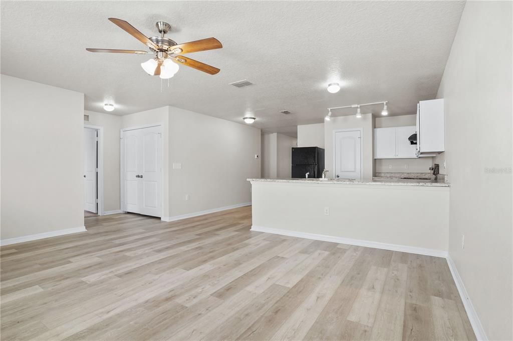 For Sale: $265,000 (4 beds, 2 baths, 1414 Square Feet)