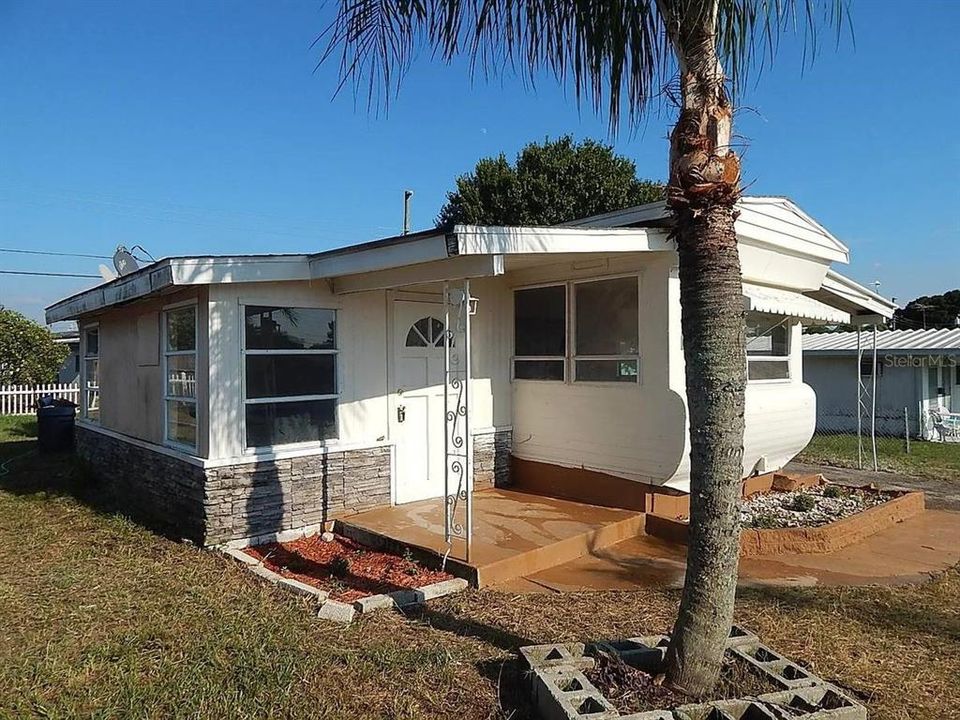 For Sale: $49,800 (1 beds, 1 baths, 420 Square Feet)